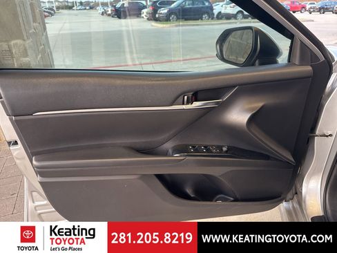 Used 2020 Toyota Camry SE image 9