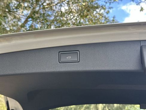 New 2026 Volkswagen Tiguan SE R-Line image 25