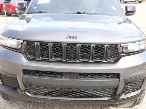 Used 2022 Jeep Grand Cherokee L Laredo AWD/4WD image 2