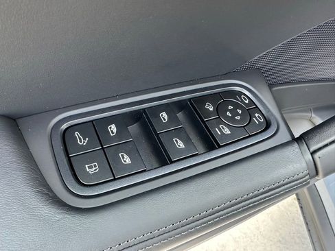 Used 2025 Porsche Cayenne S image 15