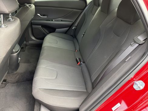 Used 2025 Hyundai Elantra SE FWD image 15