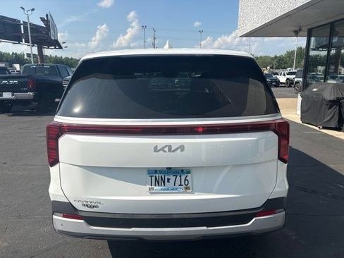 Used 2025 Kia Carnival LX FWD image 8