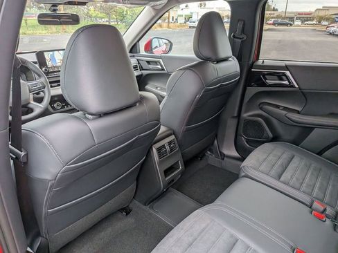 New 2025 Mitsubishi Outlander SE image 26