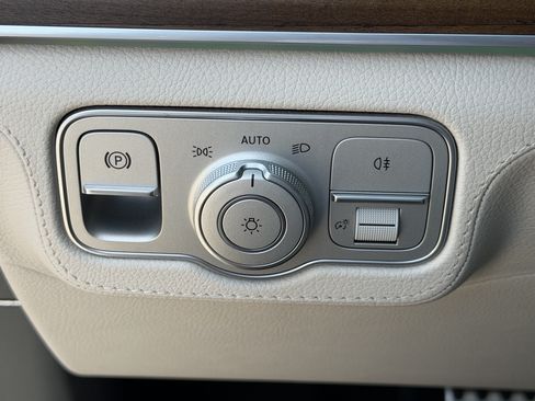 Used 2026 Mercedes-Benz GLS 580 4MATIC image 26