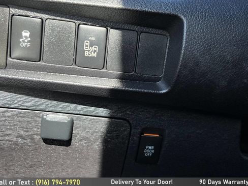 Used 2017 Toyota Sienna SE w/ SE Preferred Package image 25