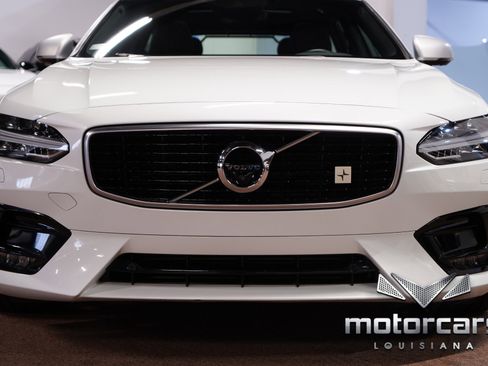 Used 2019 Volvo V90 T5 R-Design image 10