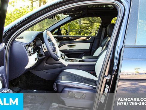 Used 2024 Bentley Bentayga AWD/4WD image 16
