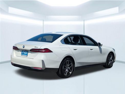 Used 2026 BMW 530i RWD image 5