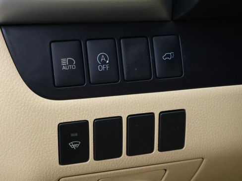 Used 2019 Toyota Highlander XLE image 24