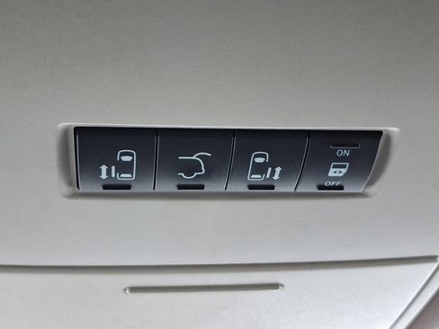 Used 2012 Dodge Grand Caravan SXT image 23