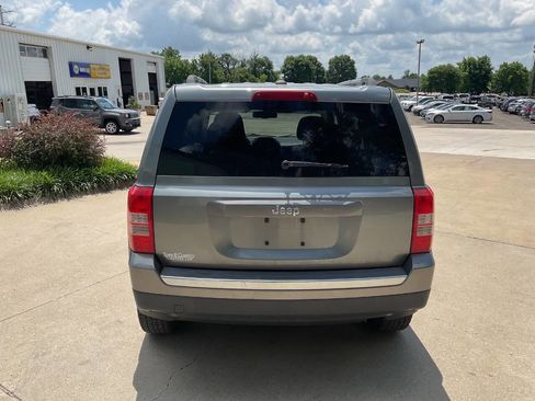 Used 2012 Jeep Patriot Latitude w/ Altitude Pkg FWD image 8