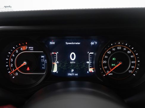 Used 2024 Jeep Wrangler Unlimited Rubicon AWD/4WD image 29