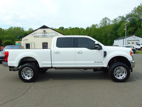 Used 2019 Ford F250 Lariat w/ Lariat Ultimate Package AWD/4WD image 2