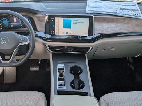 Used 2025 Volkswagen Atlas SE image 22