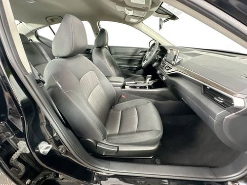 Used 2024 Nissan Altima 2.5 SV FWD image 23