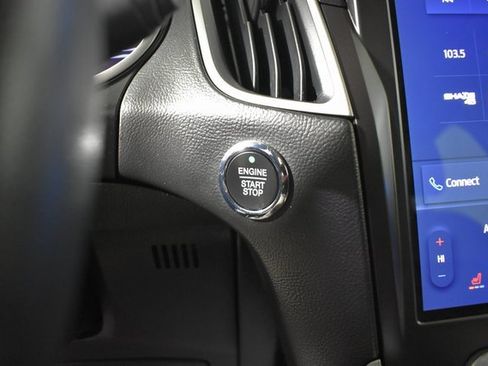 Used 2021 Ford Edge SEL image 17