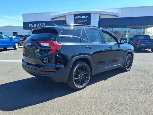 Used 2023 GMC Terrain SLT w/ Infotainment Package II image 3