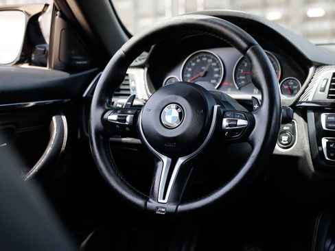 Used 2016 BMW M4 Convertible RWD image 30
