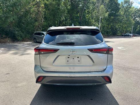 Used 2025 Toyota Highlander Limited AWD/4WD image 6