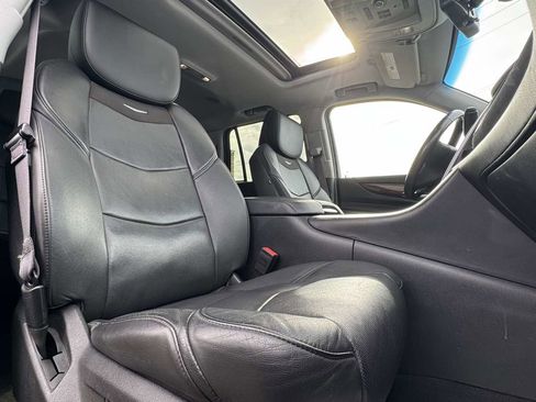 Used 2017 Cadillac Escalade Luxury image 29