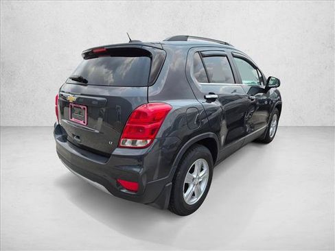 Used 2017 Chevrolet Trax LT w/ Sun & Sound Package FWD image 4