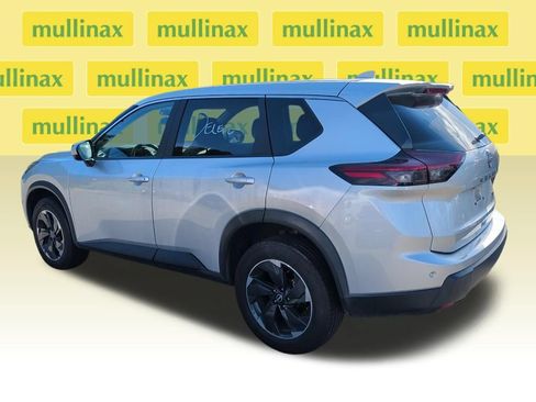 Used 2024 Nissan Rogue SV FWD image 6