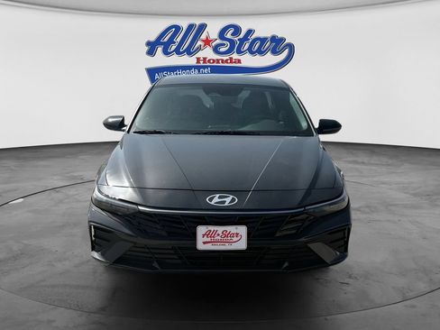 Used 2025 Hyundai Elantra Sport FWD image 3
