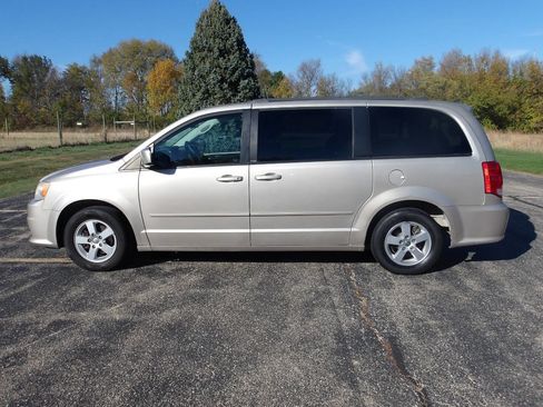 Used 2012 Dodge Grand Caravan SXT image 9