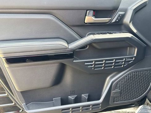 Used 2025 Toyota 4Runner Limited image 25