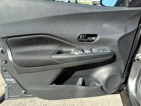 New 2025 Nissan Kicks Play S image 6