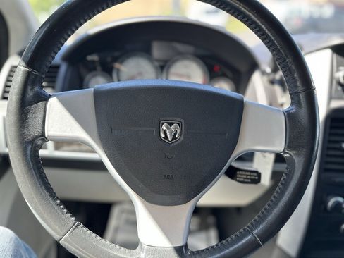 Used 2010 Dodge Grand Caravan SXT FWD image 17