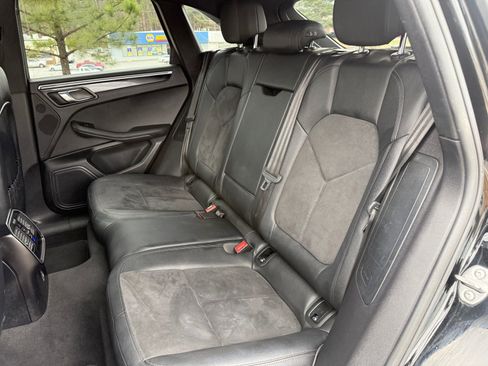 Used 2018 Porsche Macan Sport Edition image 39