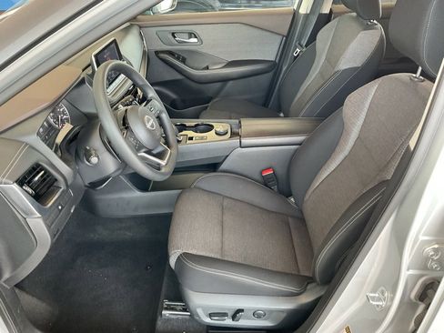 Used 2022 Nissan Rogue SV image 10