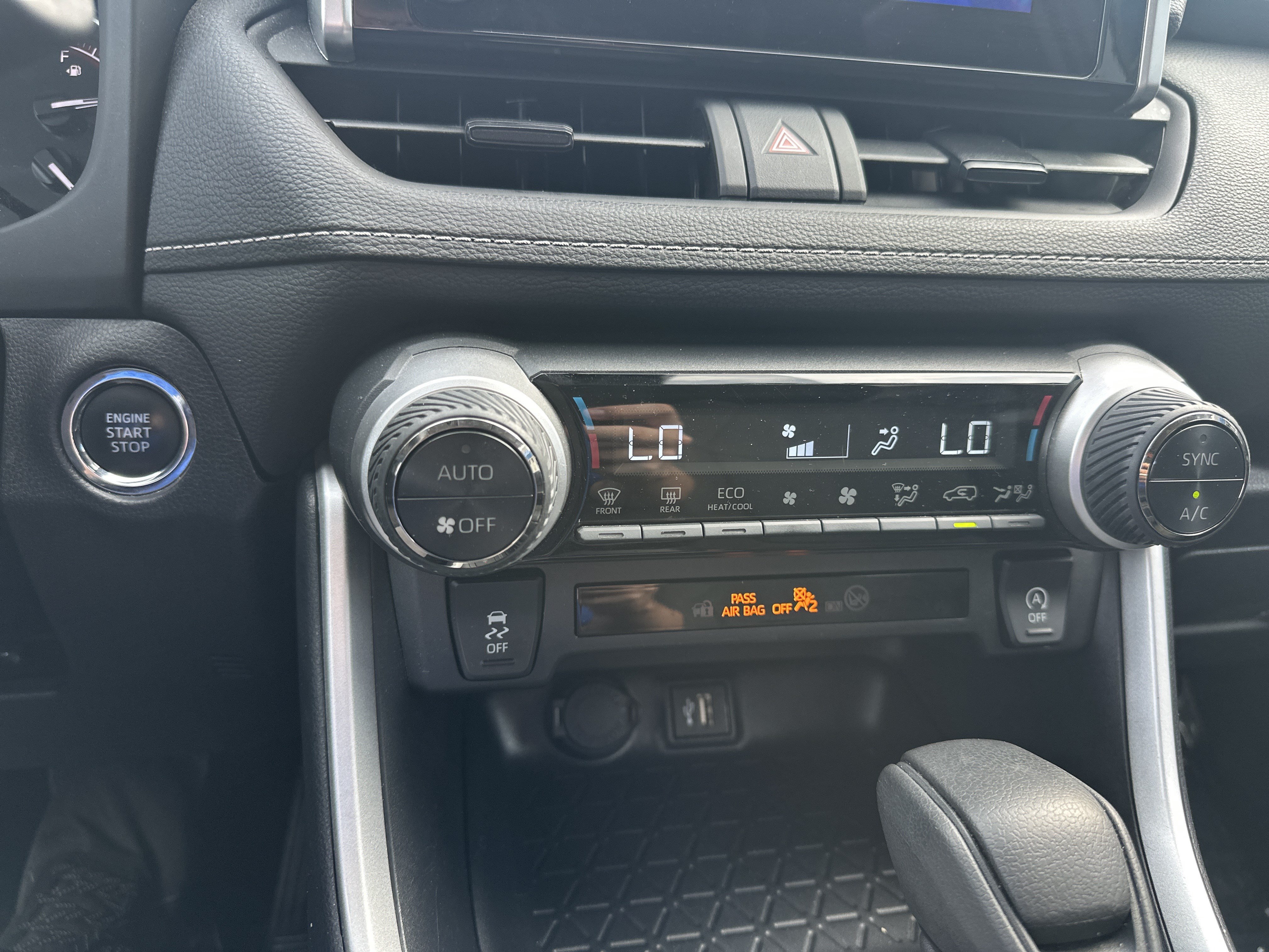 Used 2025 Toyota RAV4 XLE AWD/4WD image 16