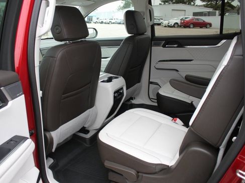 Used 2024 GMC Acadia Denali w/ Super Cruise Package image 6