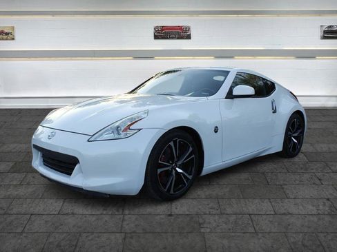 Used 2018 Nissan 370Z Coupe RWD image 4