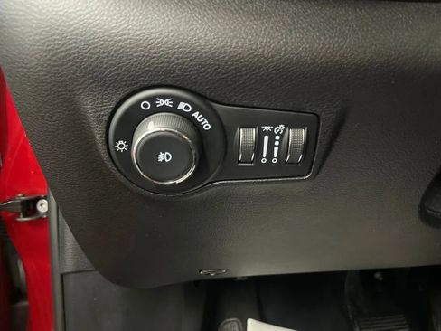 Used 2025 Jeep Compass Trailhawk AWD/4WD image 25