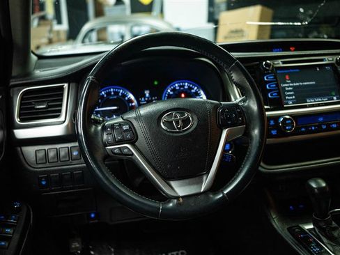Used 2016 Toyota Highlander XLE FWD image 17