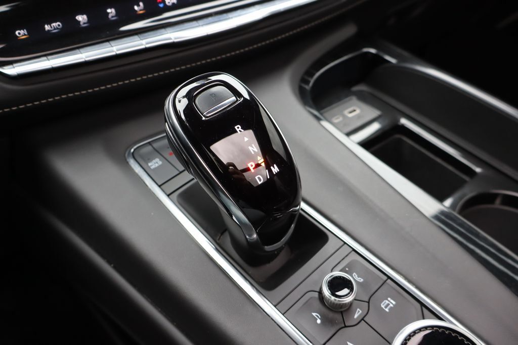 Used 2024 Cadillac Escalade ESV V AWD/4WD image 10