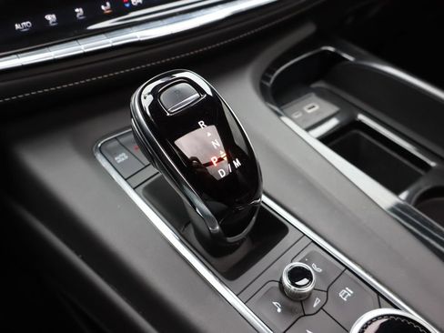 Used 2024 Cadillac Escalade ESV V AWD/4WD image 10