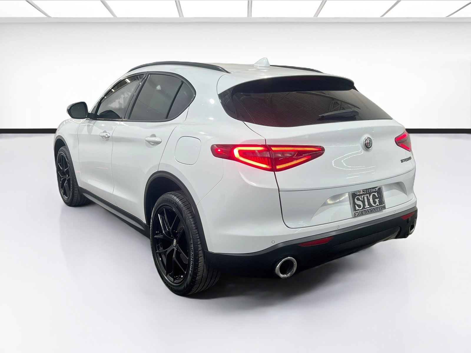 Used 2021 Alfa Romeo Stelvio Sprint w/ Nero Edizione RWD image 6