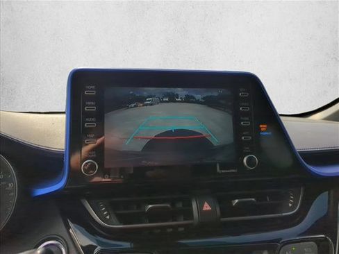Used 2020 Toyota C-HR XLE FWD image 11