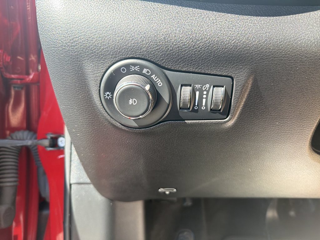 Used 2023 Jeep Compass Latitude w/ Convenience Group AWD/4WD image 17