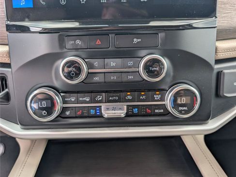 Used 2024 Ford Expedition Max Limited AWD/4WD image 18