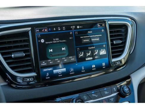 Used 2024 Chrysler Pacifica Touring-L image 20