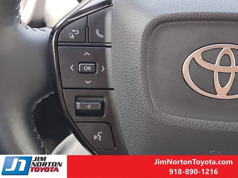 Used 2024 Toyota Prius XLE FWD image 28