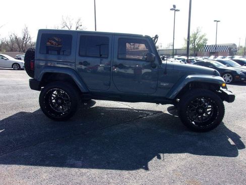 Used 2015 Jeep Wrangler Unlimited Sahara AWD/4WD image 5