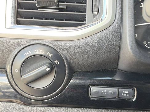 Used 2021 Nissan Titan SV w/ Off Road Protection Package image 22