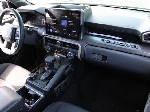 Used 2024 Toyota Tacoma TRD Off-Road image 19