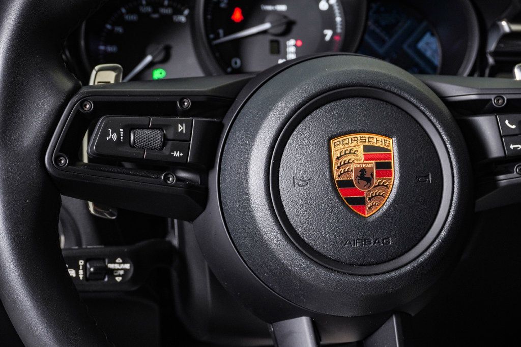 Certified 2026 Porsche Macan AWD/4WD image 19
